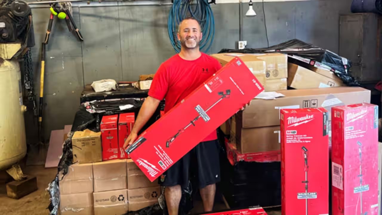 Brian Schwartz Turns Job Loss Into Nationwide Lawn‑Mowing Network With 2,000 Volunteers