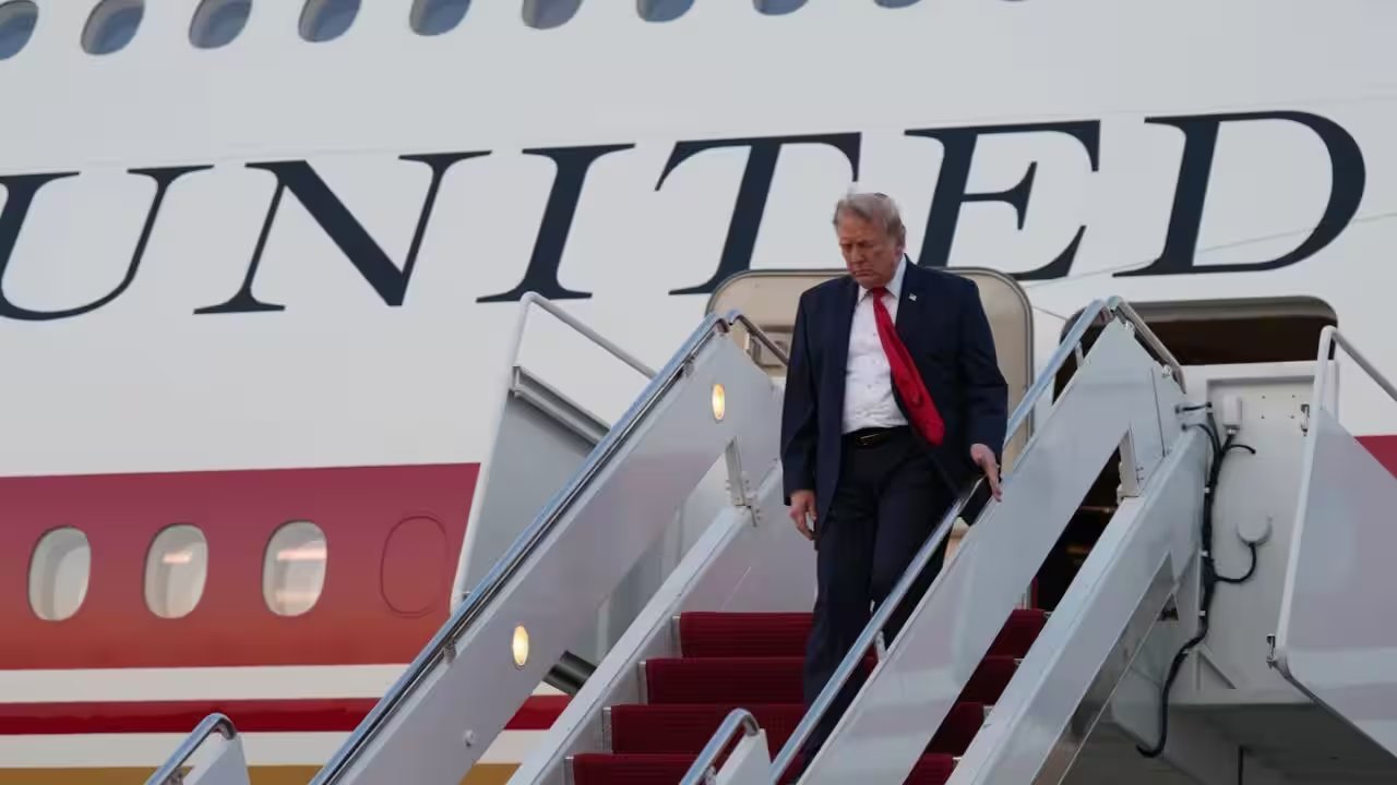 Trump spends 70 hours on Air Force One, flanked cabinet and boxing legends in October
