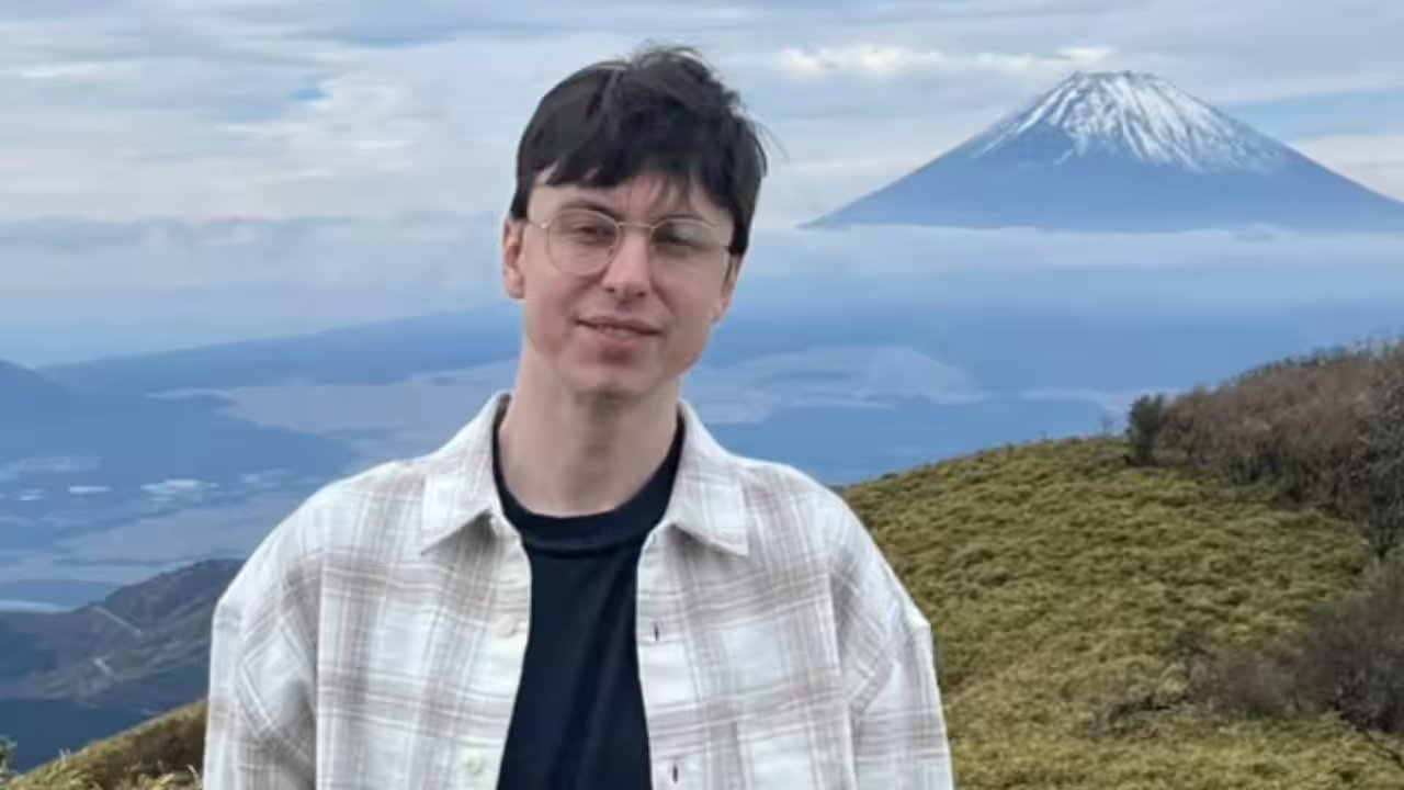 Caedrel Climbs to No.1 Streamer Spot with 6.4 Million Hours