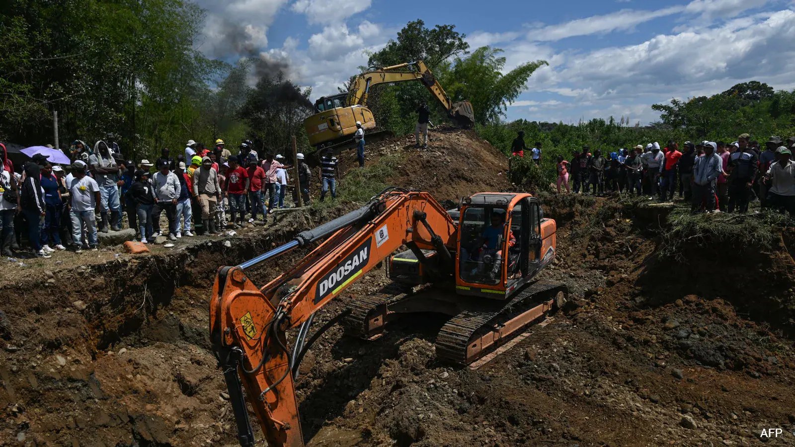 Illegal Gold Mine Landslide Kills 14 in Narino, Colombia, as Search Ends