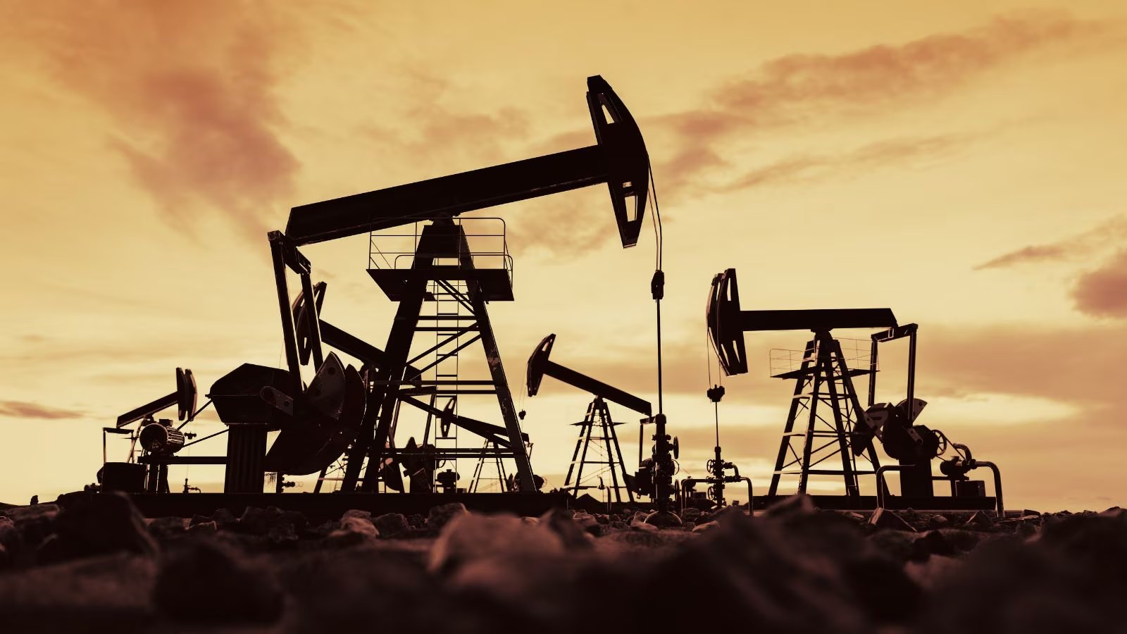 Standard Chartered Projects Crude Oil Q4 2026 at $98 per Barrel