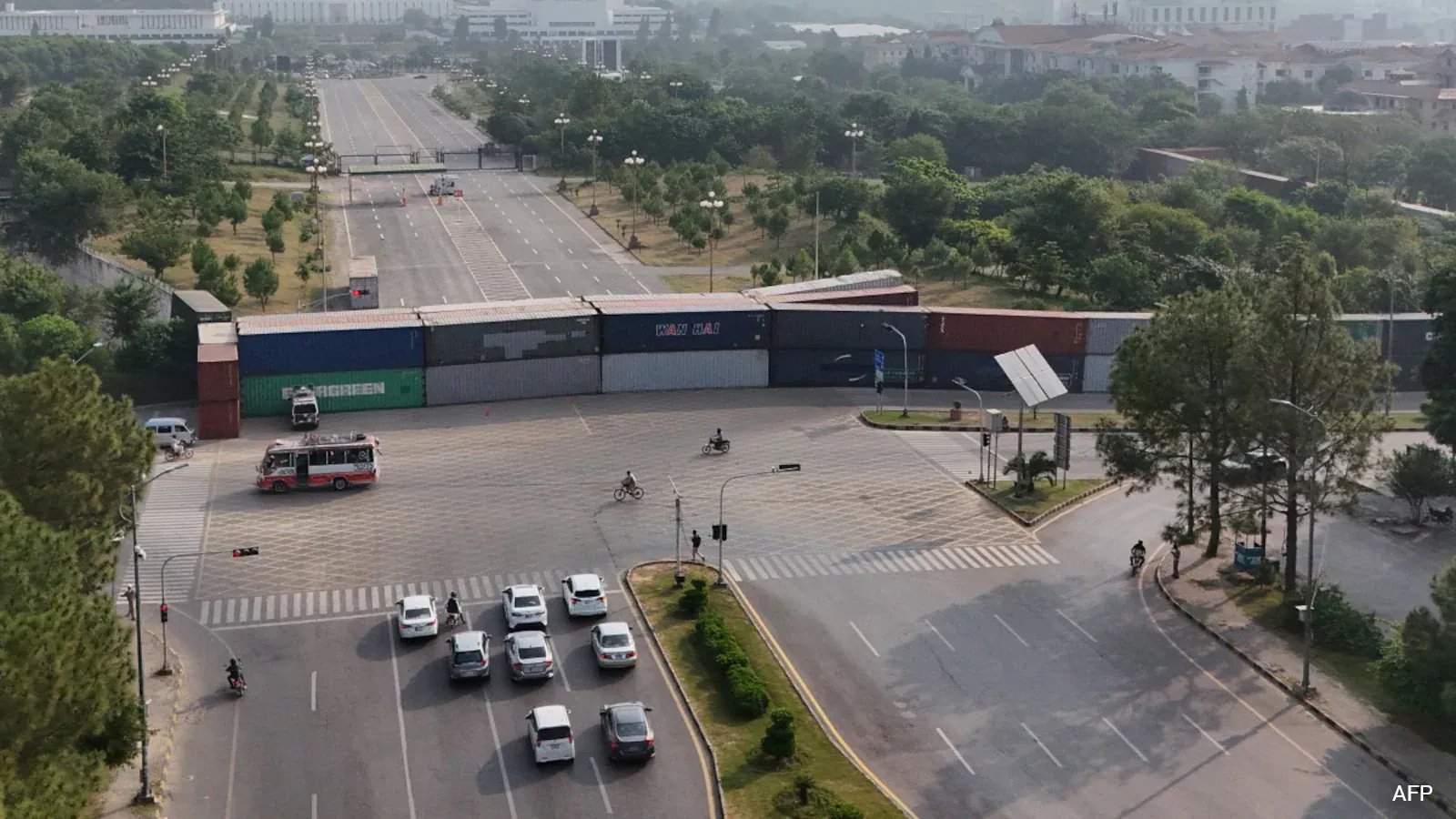 Islamabad Garrisoned Ahead of PTI Protest, 22,000 Guards Deployed