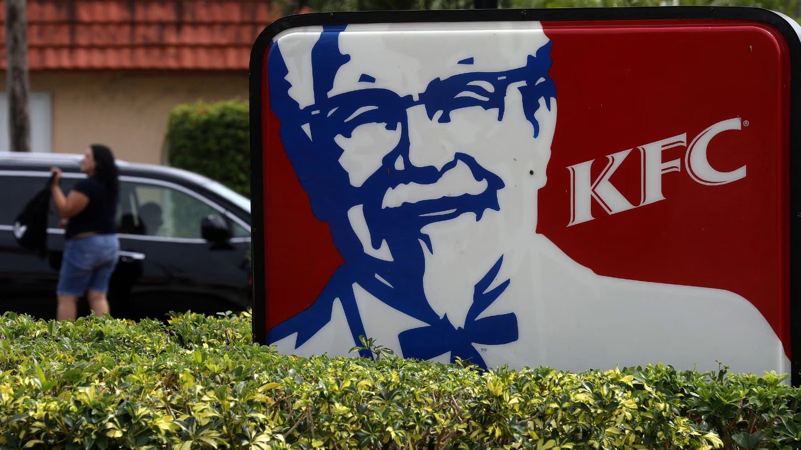 Sapphire Foods Q2 Loss Cuts to ₹1.5 Cr, Shares Rise 2%