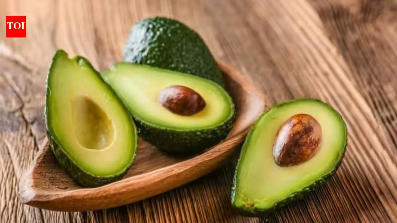 Avocado‑Infused Beauty Hacks: 5 DIY Masks, Hair Treatments & Skin‑Boosting Snacks