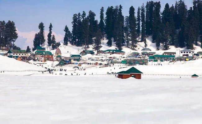Tehsildar Nusrat Aziz, Broker Bhat Arrested Over Rs 3‑Crore Land Fraud in Kashmir