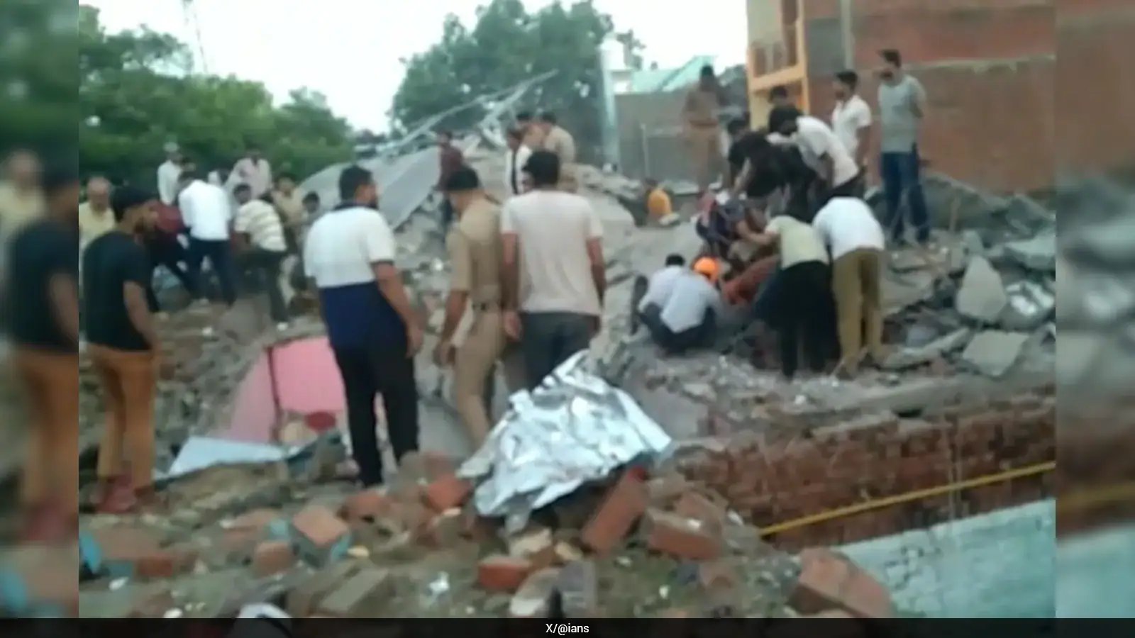 Suresh Gupta's House Collapses After LPG Cylinder Explosion, 4 Die in Uttar Pradesh