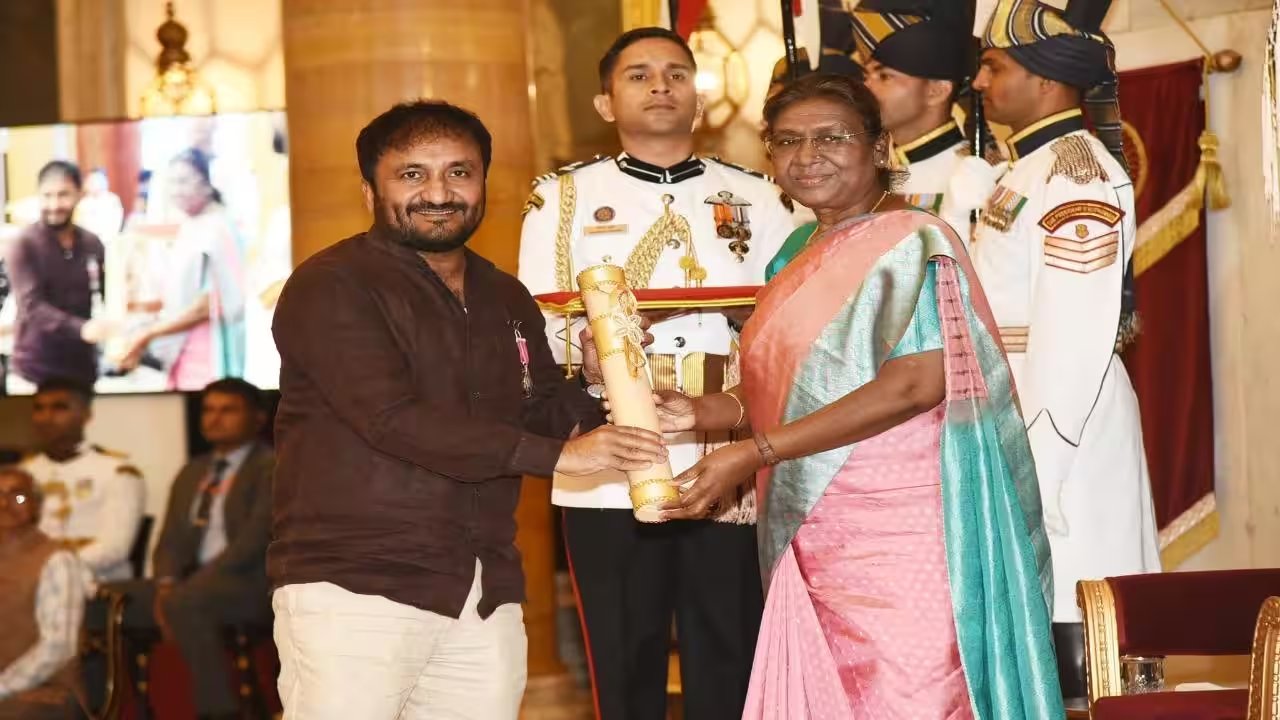 How Anand Kumar's Super 30 Lets Poor Students Crack IIT JEE For Free