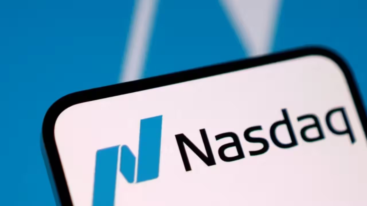 Nasdaq 100 Loses 5.8% in October Amid AI Spending Concerns